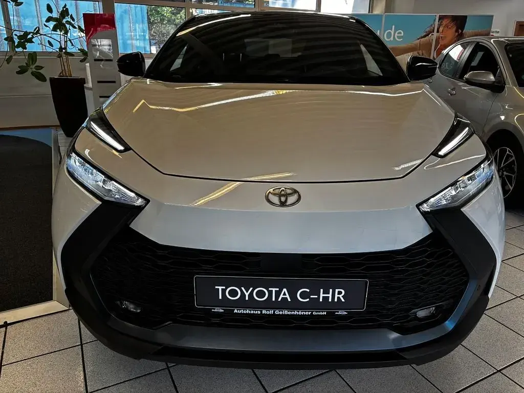 Neu Toyota C-HR 197 PS (144 kW) 2025 Weiß SUV
