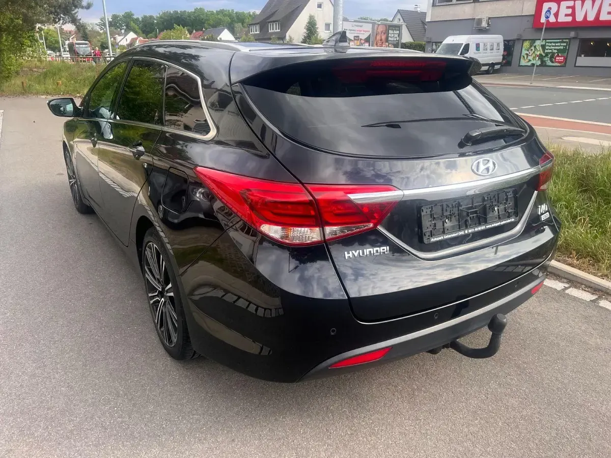 Gebraucht Hyundai i40 Premium 141 PS (103 kW) 2015 Schwarz Kombi