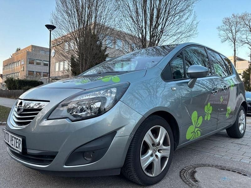 Gebraucht Opel Meriva Innovation 101 PS (74 kW) 2010 Silbersee/perl silber (m2) Van / Kleinbus