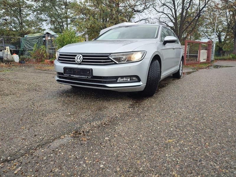 Silber Gebraucht 2015 VW Passat Comfortline Kombi | 8.999 € (Superpreis) - Bild 1/4