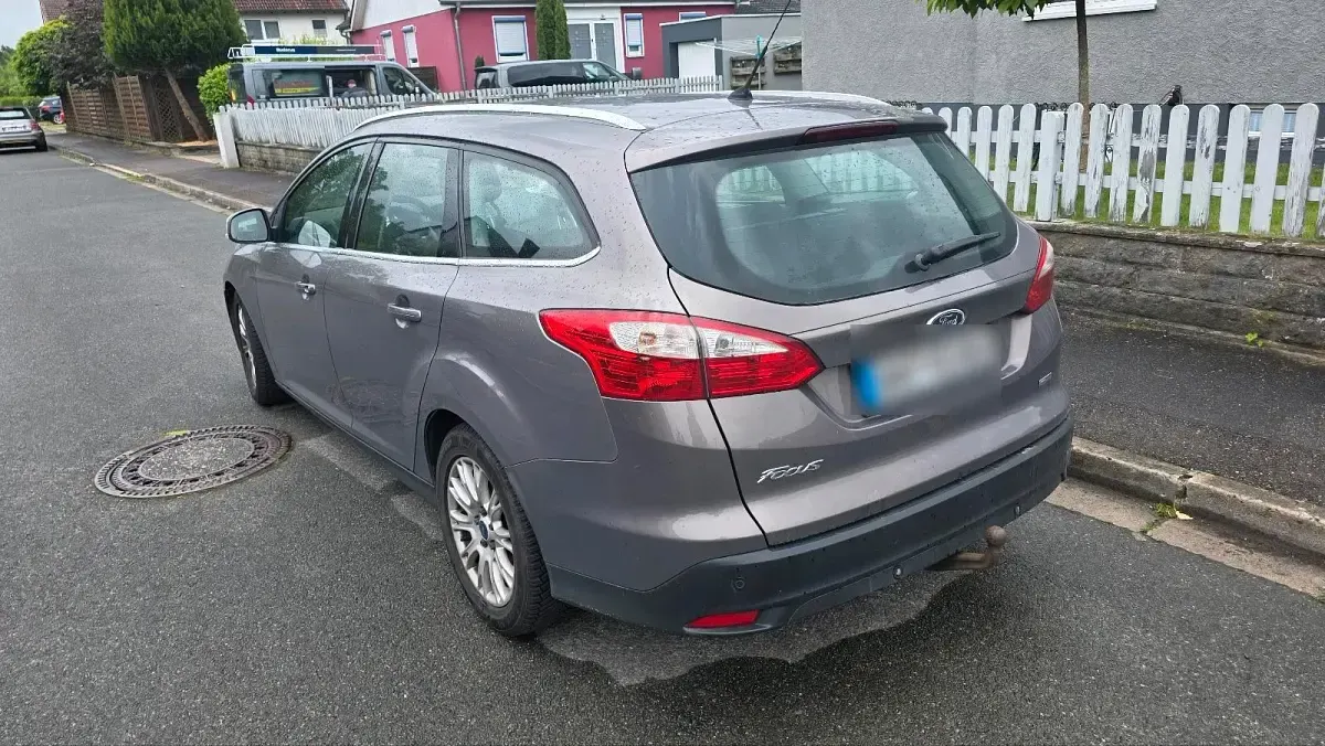 Gebraucht Ford Focus 115 PS (84 kW) 2012 Grau Kombi