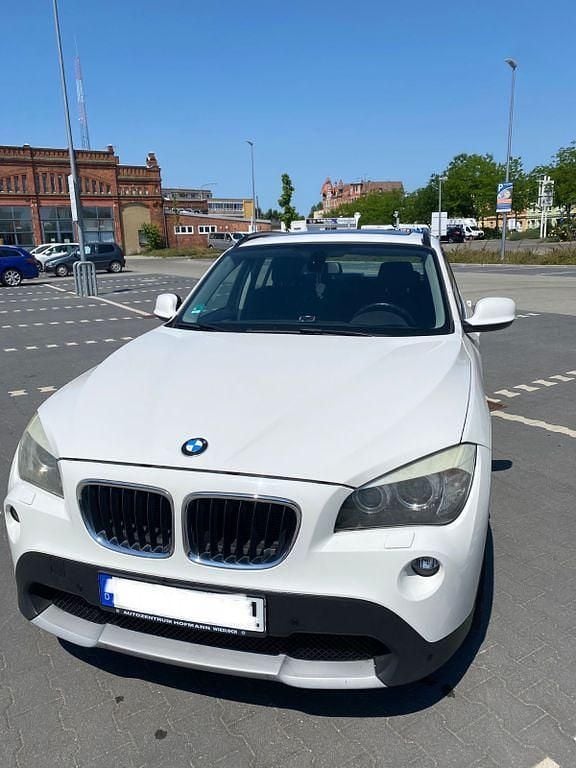 Weiß Gebraucht 2011 BMW X1 SUV | 7.999 € (Guter Preis) - Bild 1/4