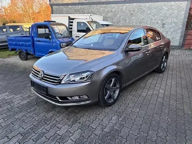 Gebraucht VW Passat Highline 140 PS (102 kW) 2014 Lightbraun metallic Limousine
