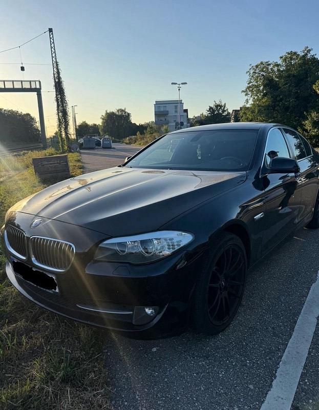 Schwarz Gebraucht 2011 BMW 520 Sport Line Limousine | 13.000 € (Fairer Preis) - Bild 1/4