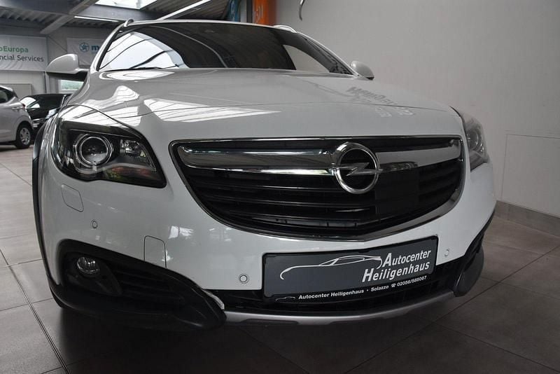 Gebraucht Opel Insignia Country Tourer 194 PS (142 kW) 2014 Weiß Kombi