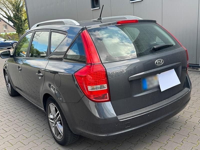 Second-hand Kia Ceed 116 CP (85 kW) 2012 Gri Hatchback