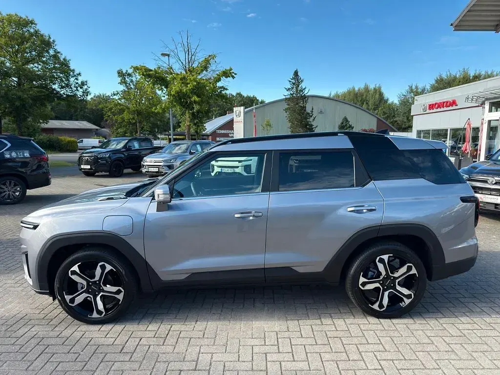 Neu KGM Torres EVX 152 kW (207 PS) 2026 Silber SUV