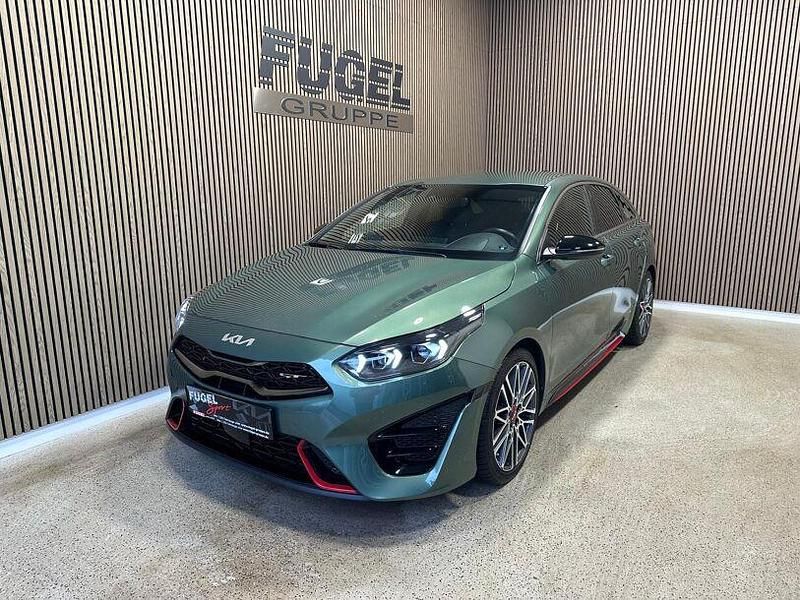 Gebraucht Kia ProCeed GT 204 PS (150 kW) 2023 (exg) experience green met. Kleinwagen