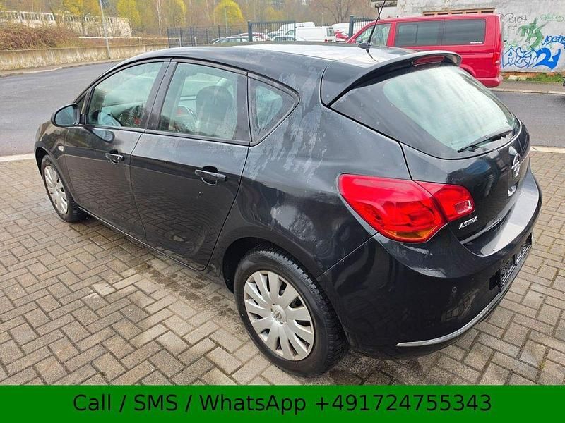 Gebraucht Opel Astra Edition 120 PS (88 kW) 2013 Schwarz Limousine