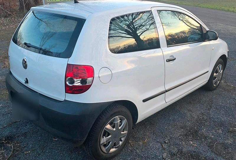 Gebraucht VW Fox 54 PS (39 kW) 2011 Weiß Kleinwagen