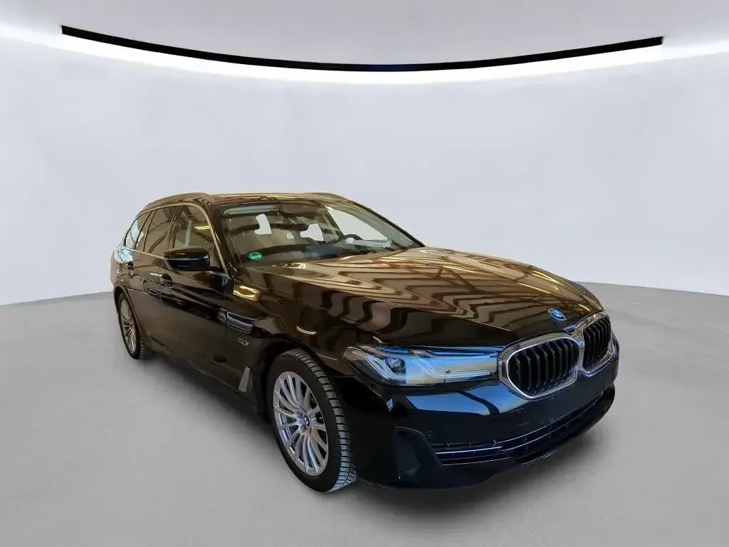 Gebraucht BMW 530e Sport Line 292 PS (214 kW) 2023 Schwarz Limousine