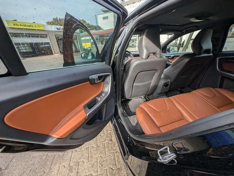Gebraucht Volvo V60 Summum 181 PS (133 kW) 2014 Schwarz Kombi