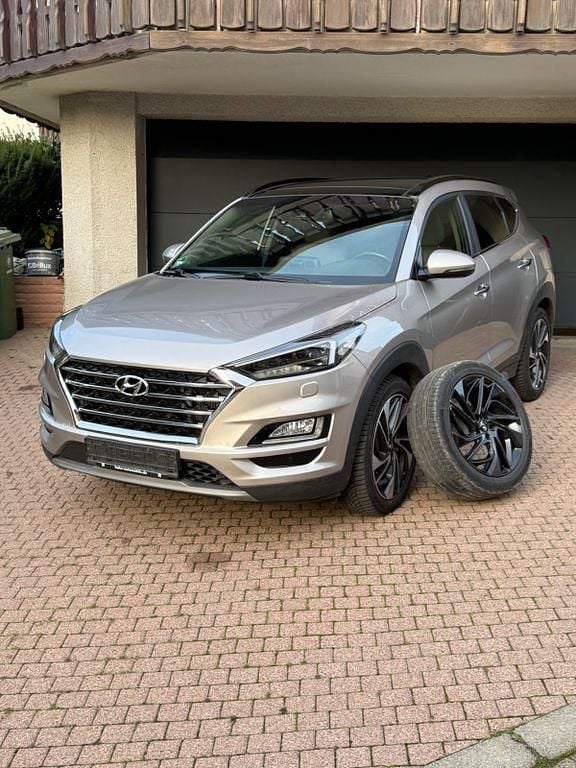 Beige Gebraucht 2019 Hyundai Tucson Premium SUV | 17.980 € (Fairer Preis) - Bild 1/4