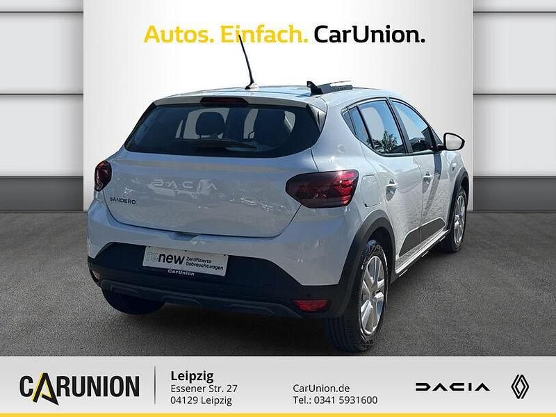 Gebraucht Dacia Sandero Expression 91 PS (66 kW) 2024 Arktis weiß Limousine
