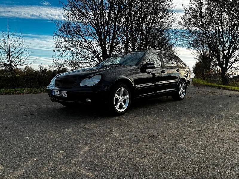 Schwarz Gebraucht 2003 Mercedes C180 Classic Kombi | 1.650 € (Guter Preis) - Bild 1/4