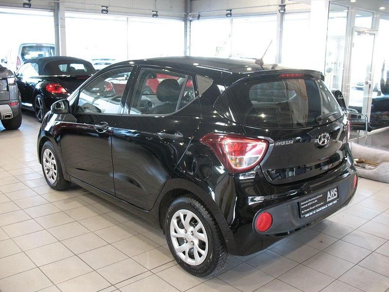 Gebraucht Hyundai i10 Classic 67 PS (49 kW) 2017 Schwarz Kleinwagen