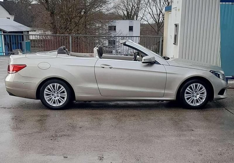 Gebraucht Mercedes E220 170 PS (125 kW) 2014 Beige Cabrio