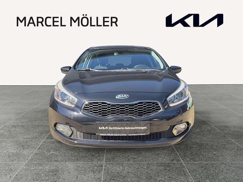 Gebraucht Kia Ceed DREAM-TEAM Edition 99 PS (72 kW) 2015 Schwarz Kleinwagen