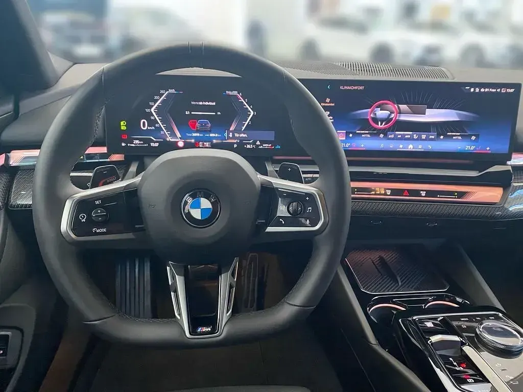 Gebraucht BMW 520 Comfort Edition 197 PS (144 kW) 2025 Schwarz Kombi