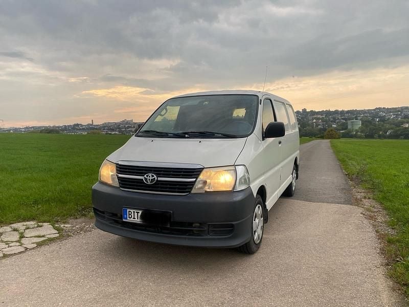 Weiß Gebraucht 2011 Toyota HiAce Van / Kleinbus | 10.500 € - Bild 1/4