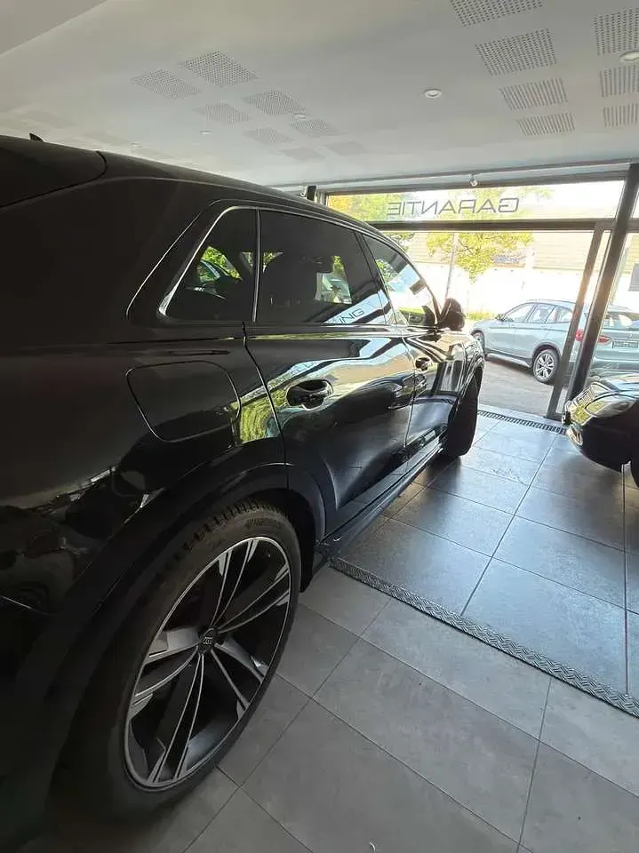 Gebraucht Audi Q8 S-Line 286 PS (210 kW) 2023 Mythosschwarz metallic SUV