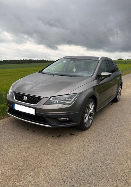 Grau Gebraucht 2014 Seat Leon X-Perience Kombi | 10.200 € (Fairer Preis) - Bild 1/4