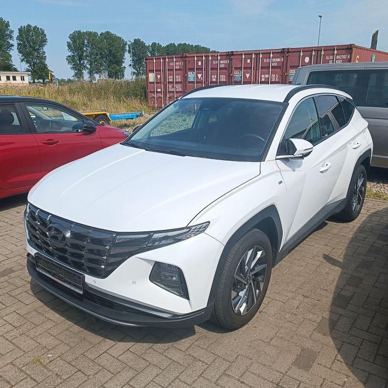 Weiß Gebraucht 2021 Hyundai Tucson Trend SUV | 22.790 € (Fairer Preis) - Bild 1/4