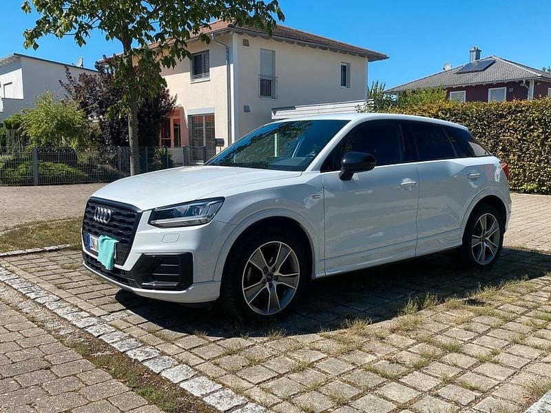 Weiß Gebraucht 2021 Audi Q2 S-Line SUV | 22.500 € (Fairer Preis) - Bild 1/4