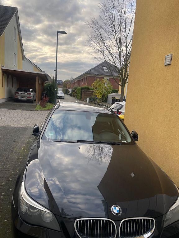 Gebraucht BMW 525 Lifestyle 197 PS (144 kW) 2010 Schwarz Kombi