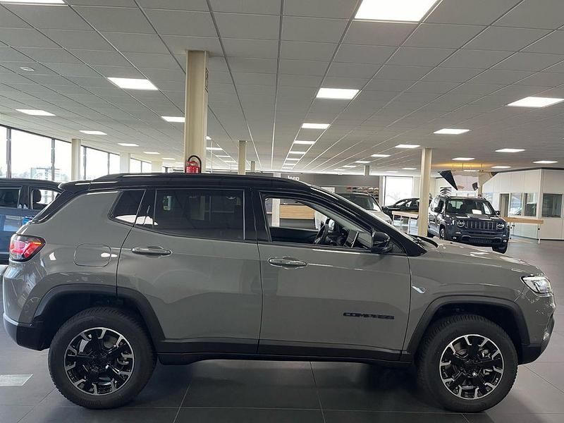 Gebraucht Jeep Compass 241 PS (177 kW) 2023 Grau SUV