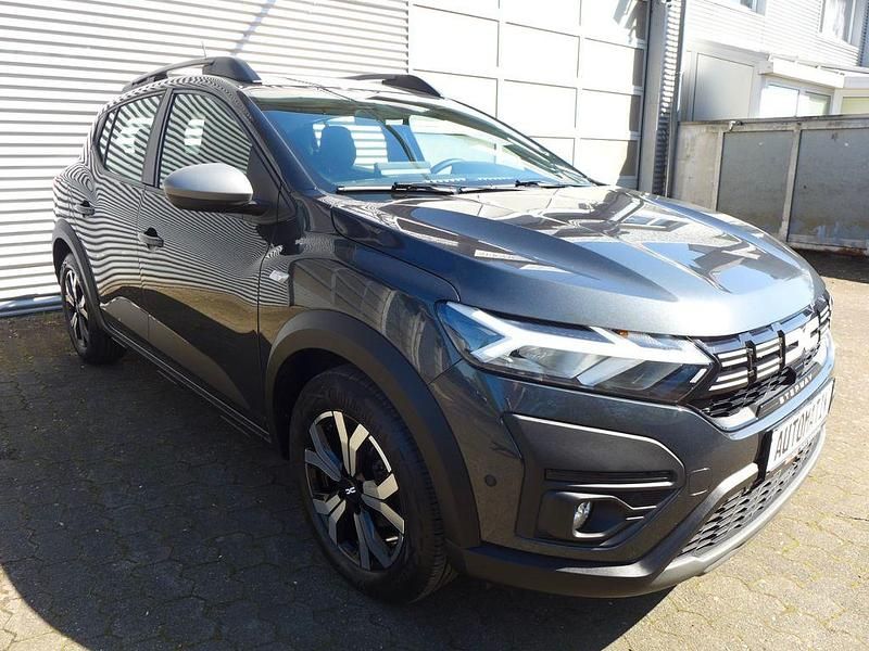 Używany Dacia Sandero Expression 91 KM (66 kW) 2023 Szary SUV