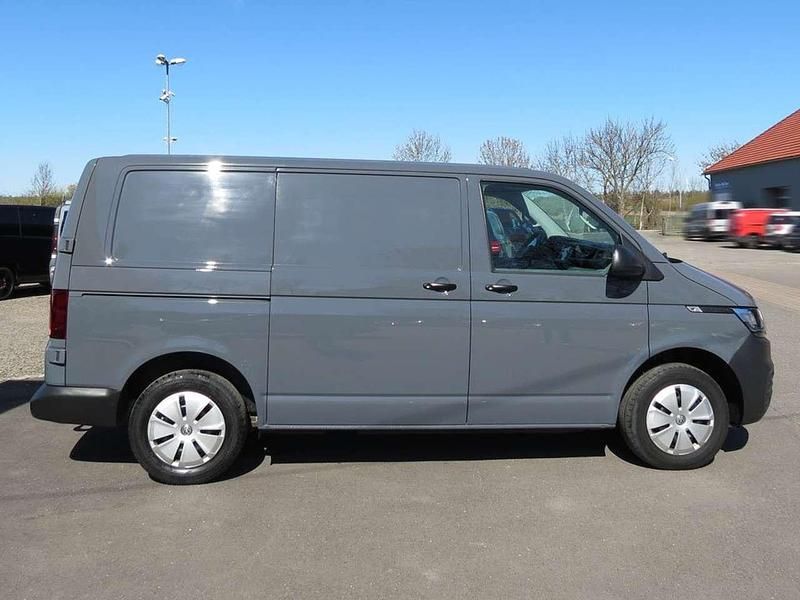 Używany VW Transporter 110 KM (80 kW) 2022 Szary Van