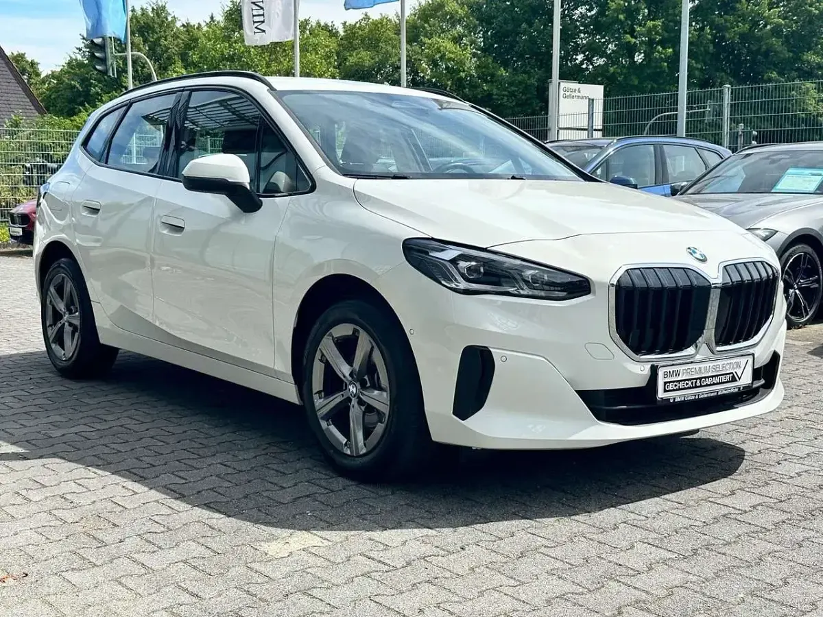 Gebraucht BMW 220 Active Tourer 170 PS (125 kW) 2025 Alpinweiss Van / Kleinbus