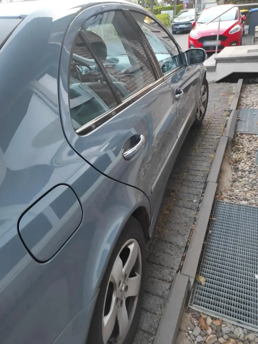 Gebraucht Mercedes E240 Avantgarde 177 PS (130 kW) 2002 Blau Limousine