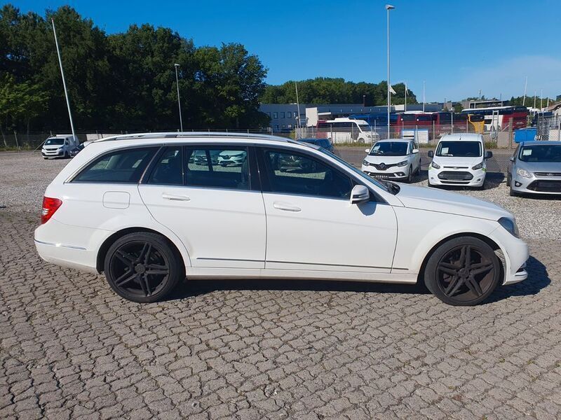 Gebraucht Mercedes C200 136 PS (100 kW) 2014 Weiß Limousine