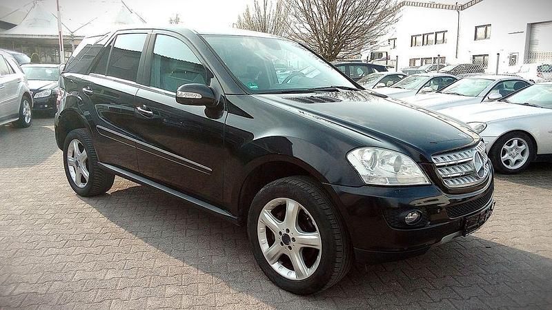 Gebraucht Mercedes ML320 224 PS (164 kW) 2008 Schwarz SUV