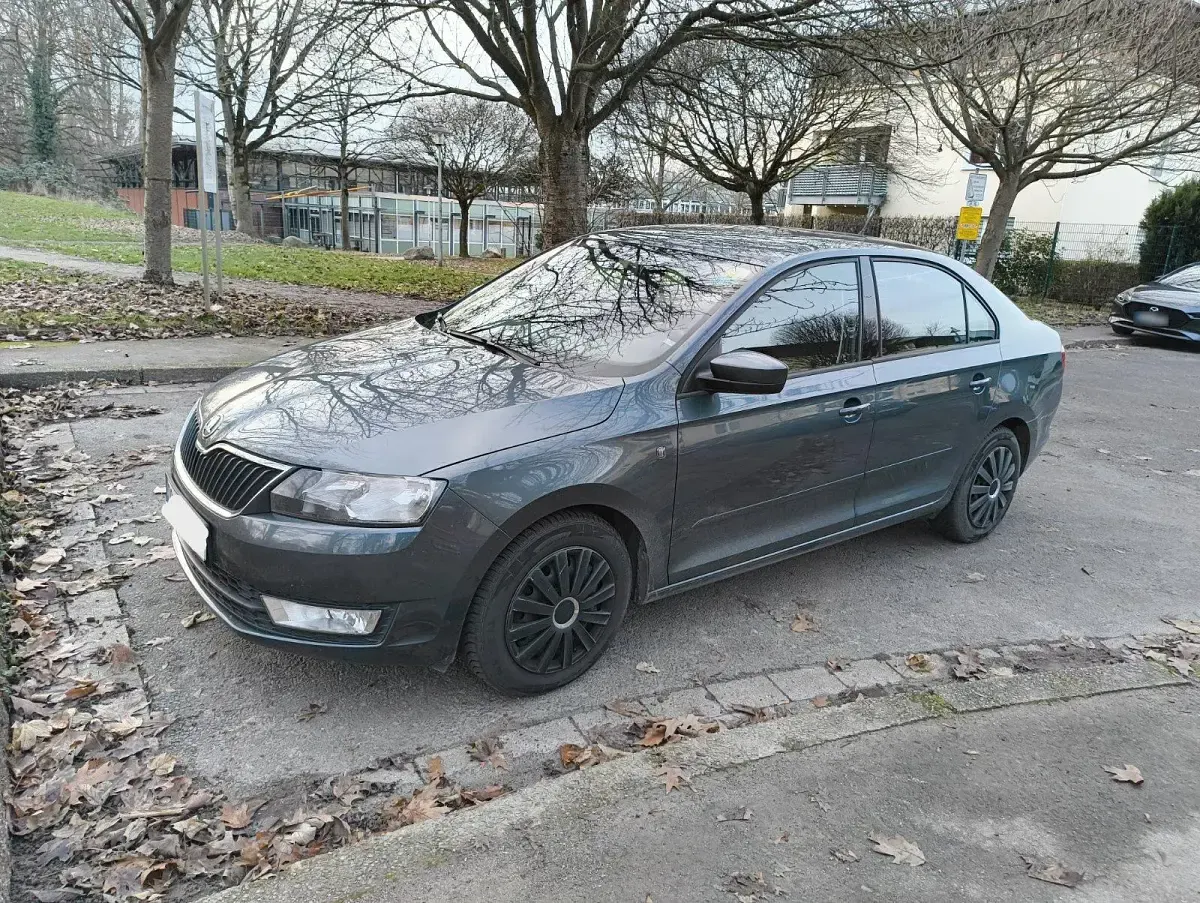 Gebraucht Skoda Rapid 105 PS (77 kW) 2013 Grau Kleinwagen