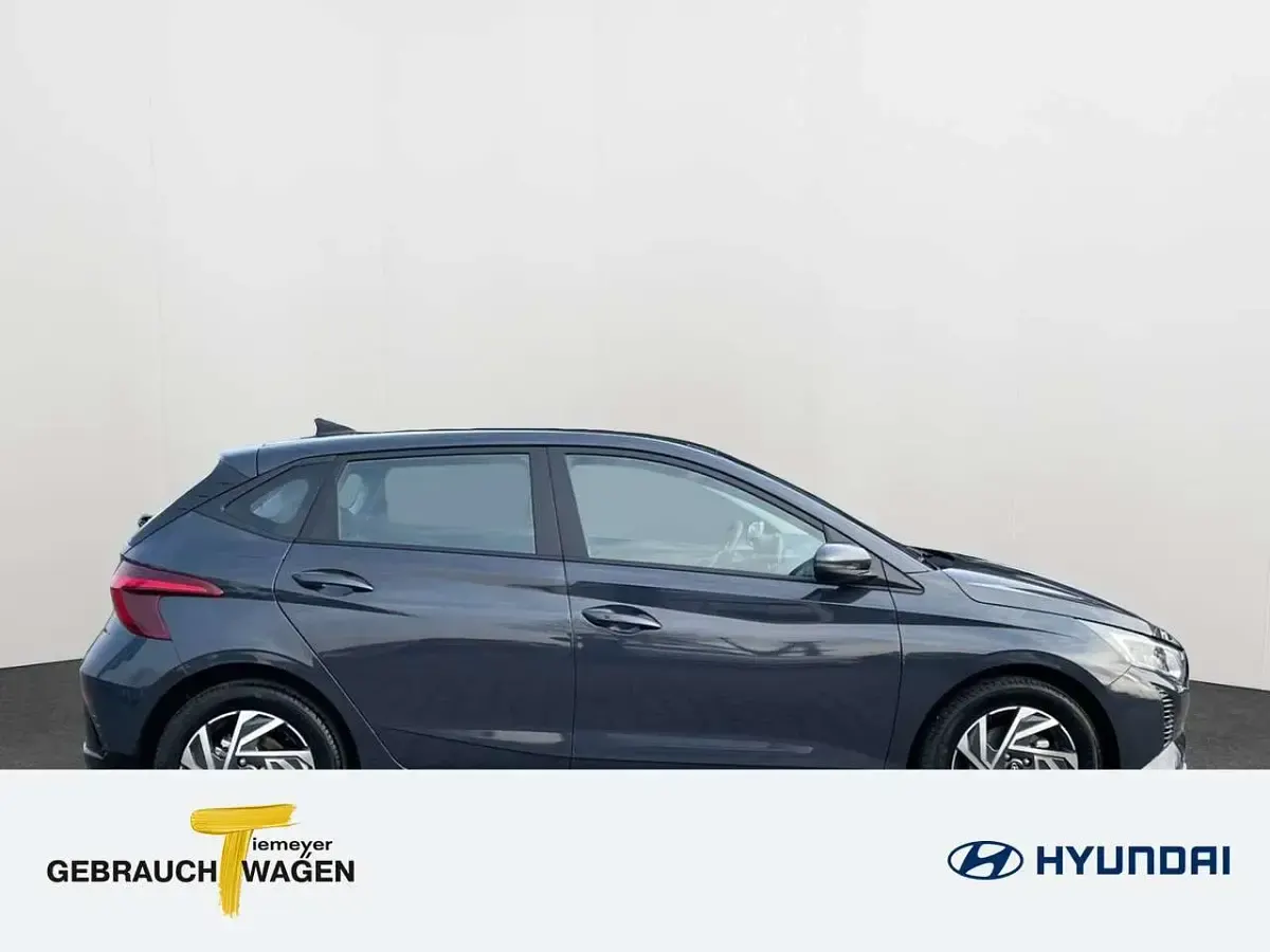 Gebraucht Hyundai i20 Trend 101 PS (74 kW) 2024 Grau Kleinwagen