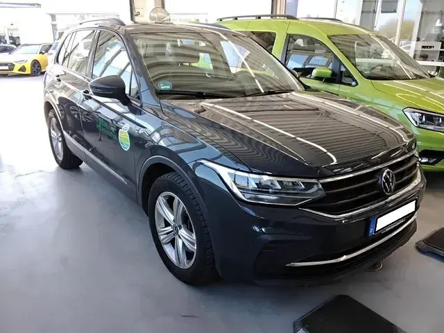 Gebraucht VW Tiguan Life 190 PS (139 kW) 2022 SUV