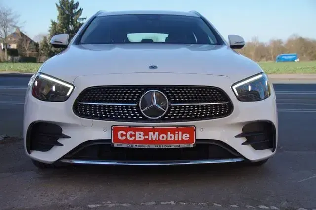 Second-hand Mercedes E300 AMG line 306 CP (225 kW) 2020 Alb Break