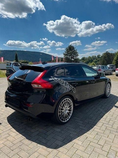 Gebraucht Volvo V40 You! 179 PS (131 kW) 2015 Schwarz Limousine