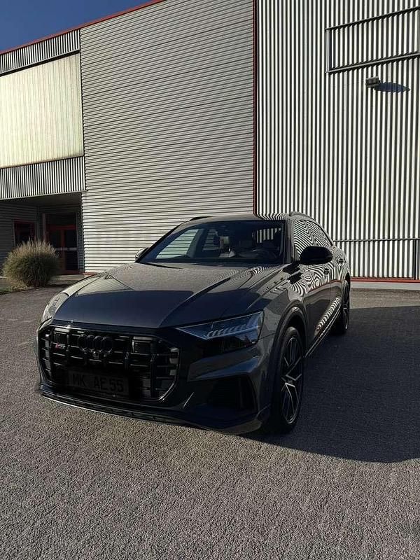 Grau Gebraucht 2021 Audi Q8 Design SUV | 63.000 € - Bild 1/4