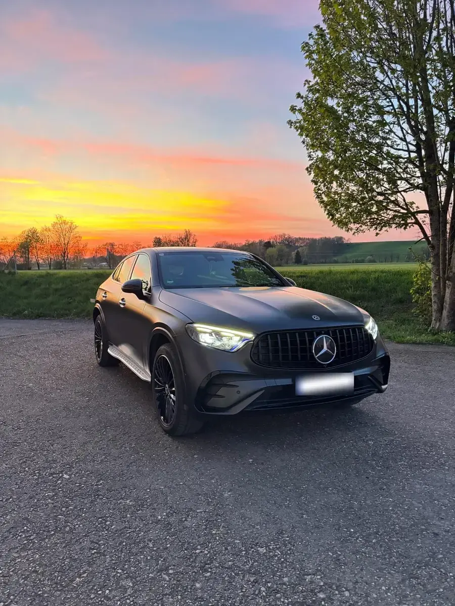 Gebraucht Mercedes GLC300 333 PS (244 kW) 2025 Schwarz SUV