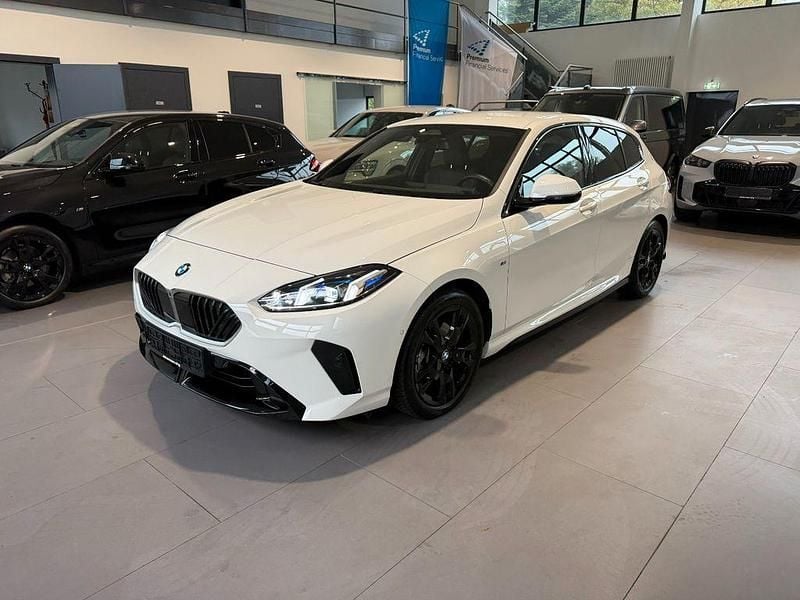 Weiß Gebraucht 2024 BMW 120 M Sport Kleinwagen | 32.900 € (Superpreis) - Bild 1/4