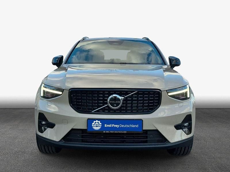 Neu Volvo XC40 Plus 163 PS (119 kW) 2026 Silber SUV