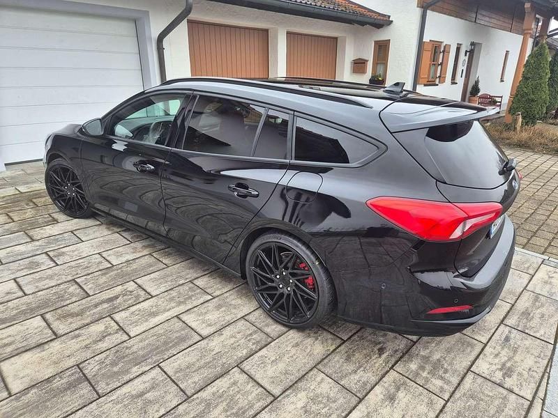 Schwarz Gebraucht 2020 Ford Focus S Kombi | 25.300 € (Fairer Preis) - Bild 1/4