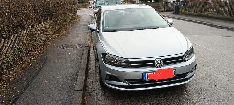 Silber Gebraucht 2018 VW Polo Comfortline Kleinwagen | 8.500 € (Fairer Preis) - Bild 1/4
