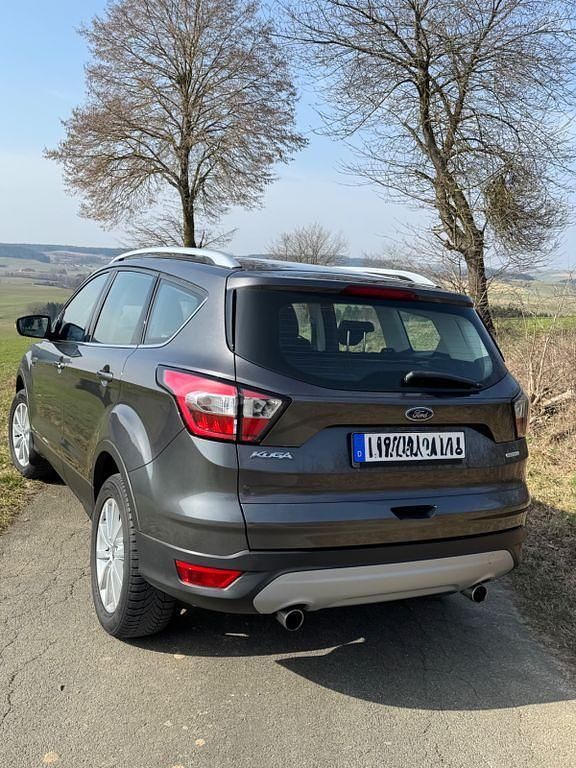 Gebraucht Ford Kuga Titanium 150 PS (110 kW) 2018 Grau SUV