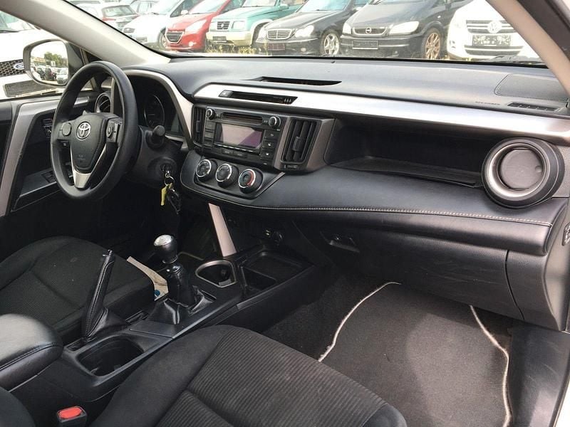 Gebraucht Toyota RAV4 Basis 152 PS (111 kW) 2017 Weiß SUV