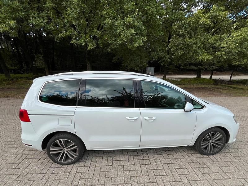 Weiß Gebraucht 2013 VW Sharan Highline Van / Kleinbus | 13.500 € (Fairer Preis) - Bild 1/4
